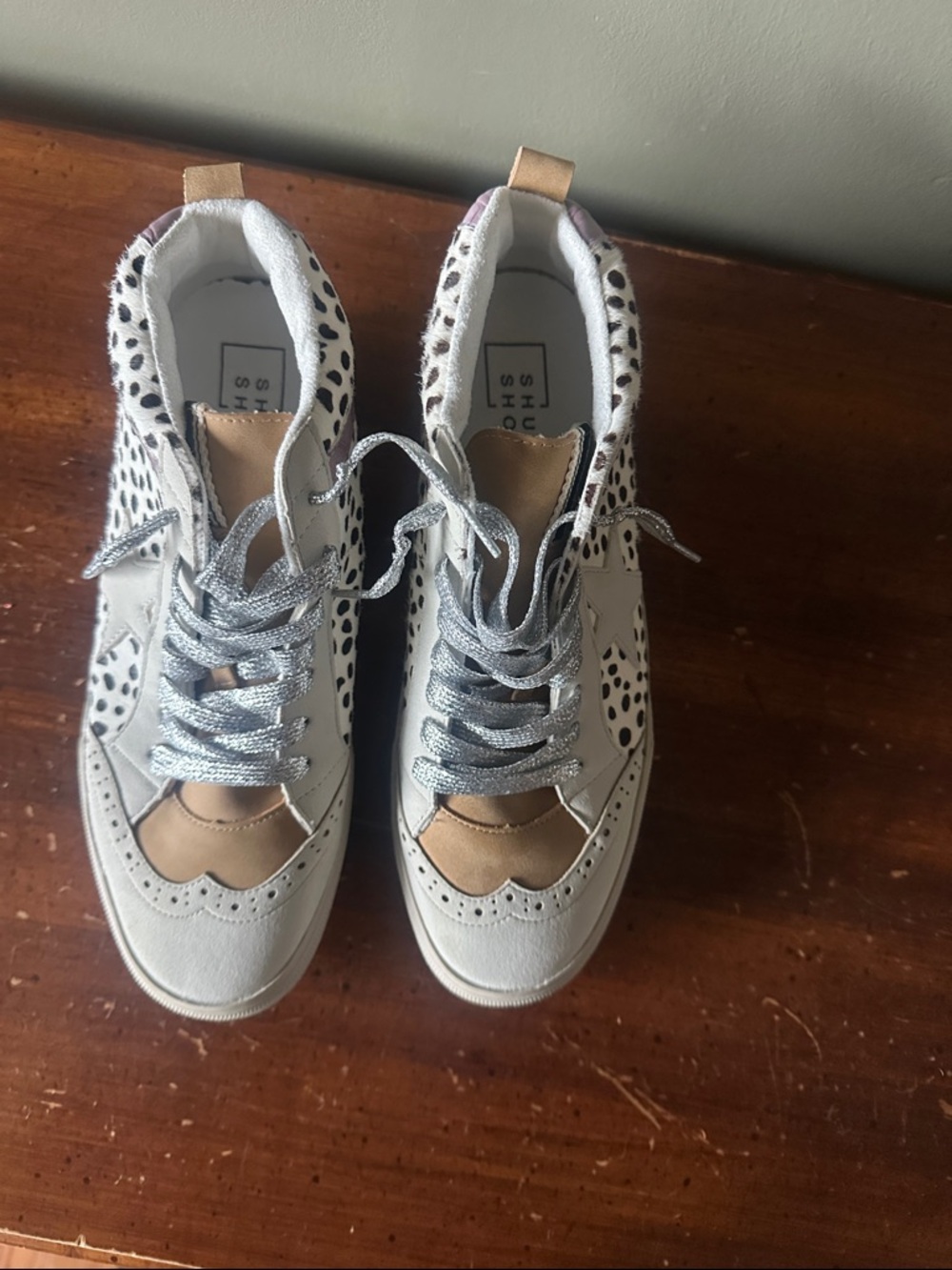 Shu shop  Women's Mixed Neutral Sneakers - White/Tan